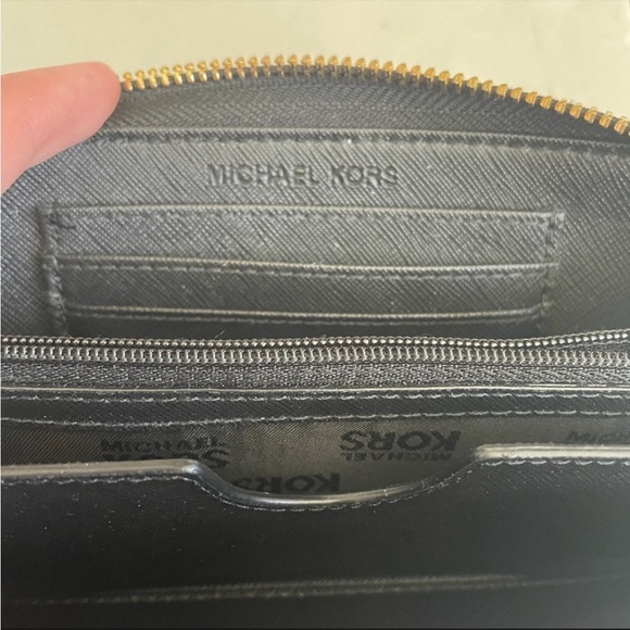 Michael Kors Wallet - Picture 6 of 7
